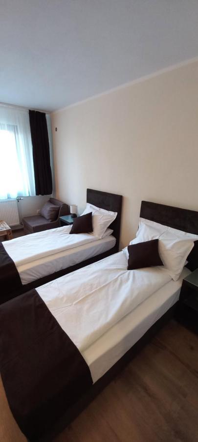 Nicole Hotel & Restaurant Samokov Esterno foto